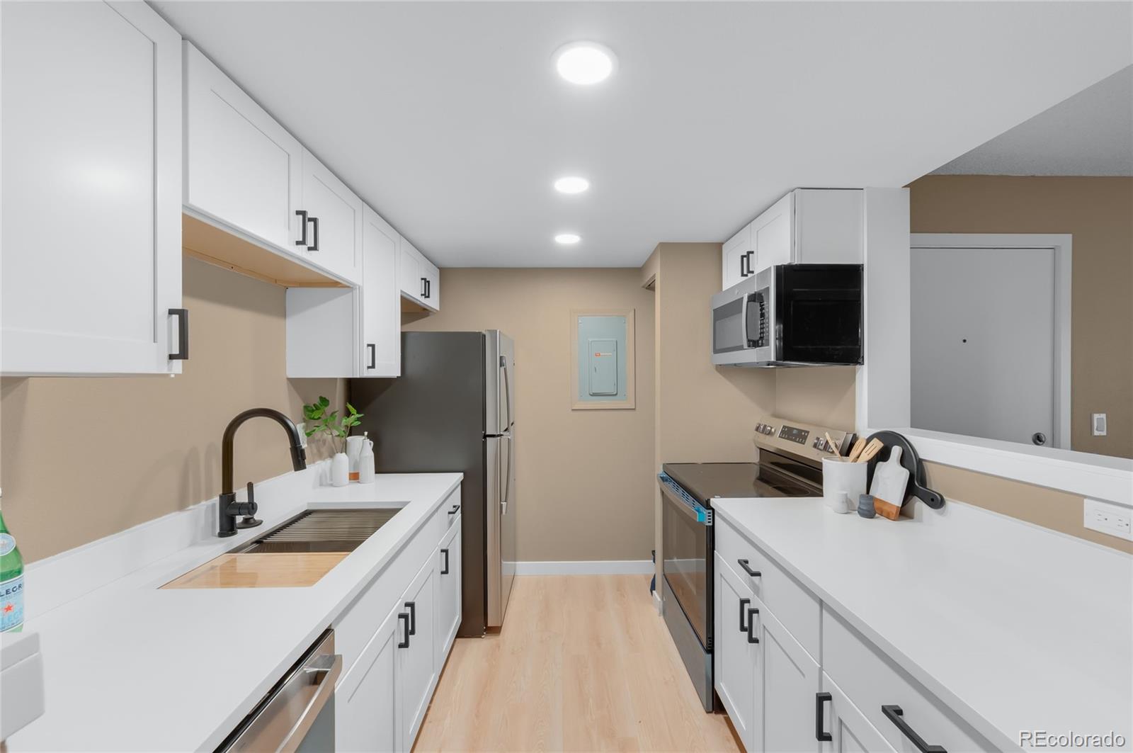 MLS Image #6 for 921 s walden street ,aurora, Colorado
