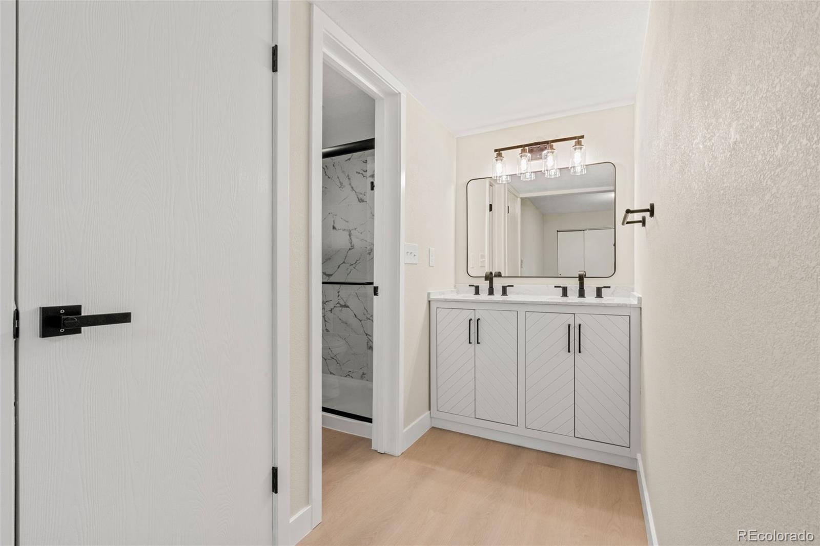 MLS Image #5 for 3141 s tamarac drive,denver, Colorado