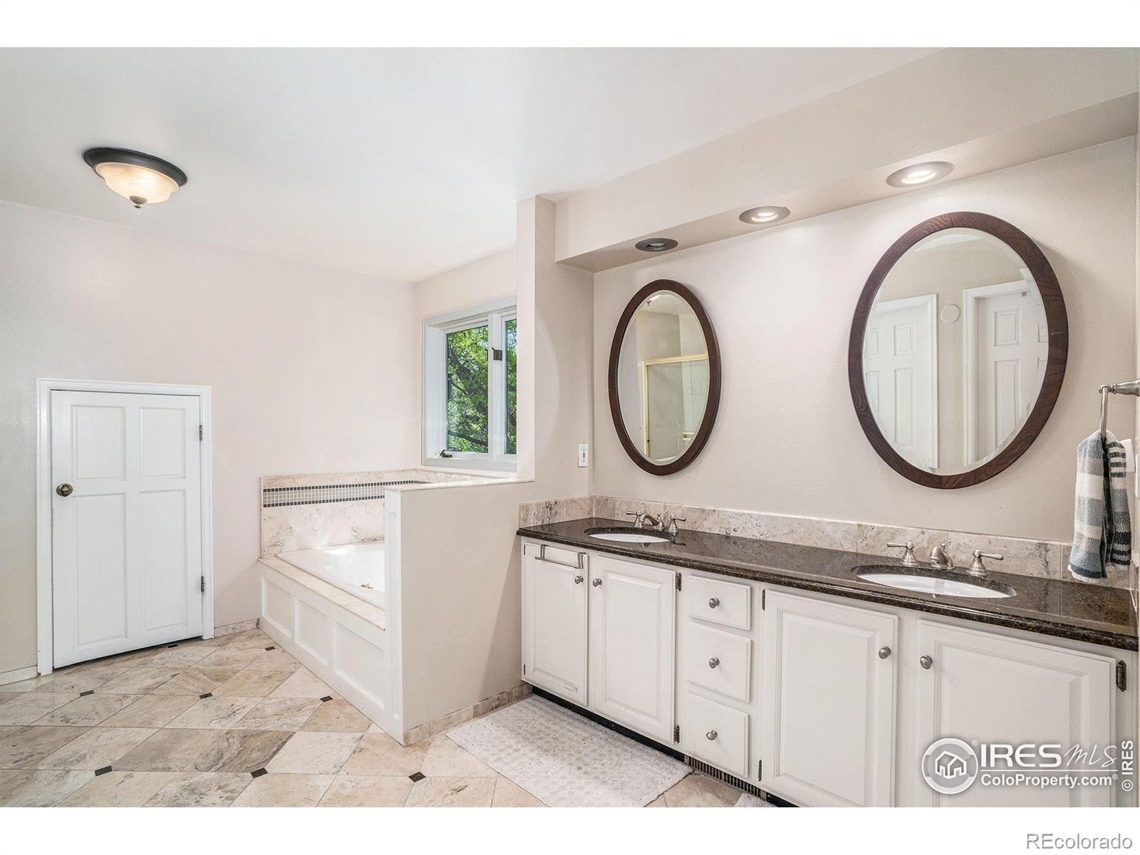 MLS Image #13 for 7528  estate circle,niwot, Colorado