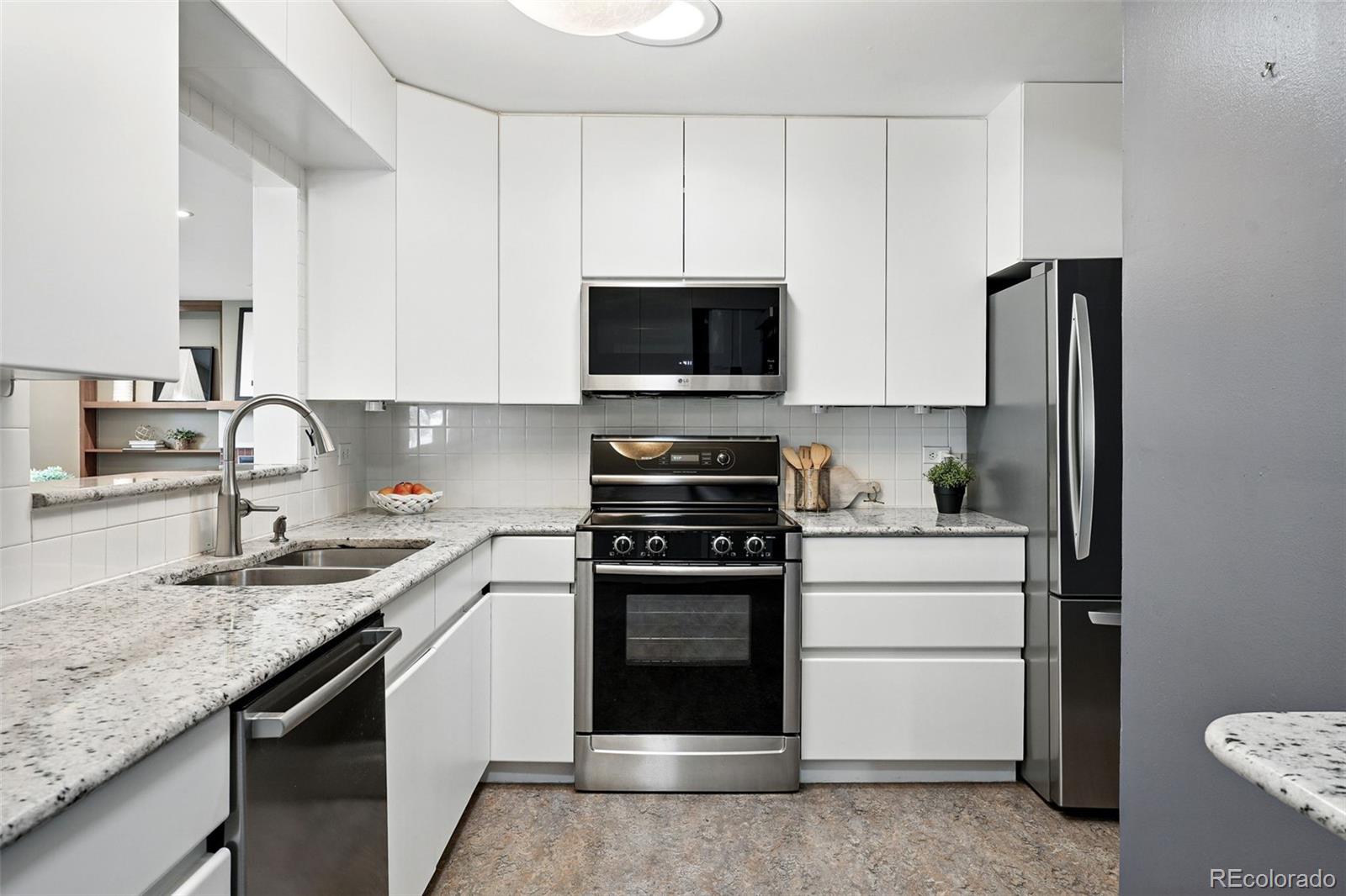 MLS Image #18 for 2925 s harrison street,denver, Colorado