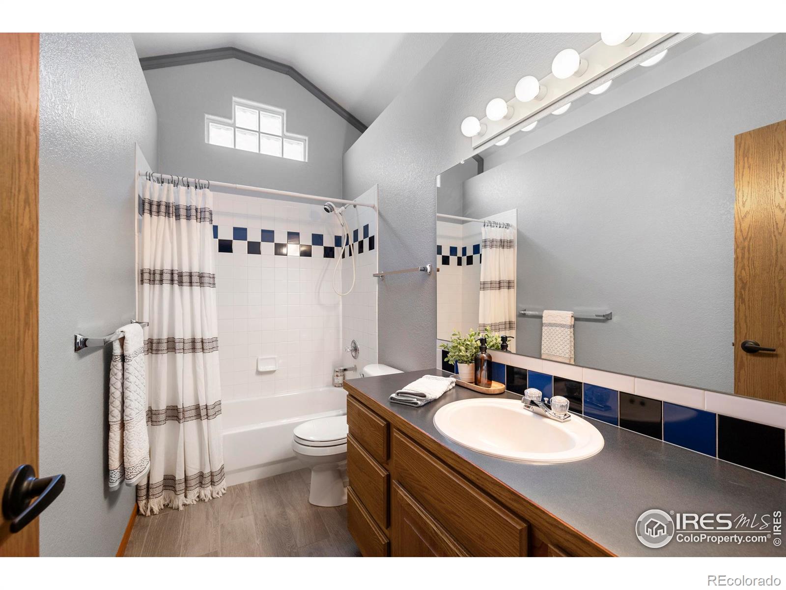MLS Image #23 for 906  province road,fort collins, Colorado