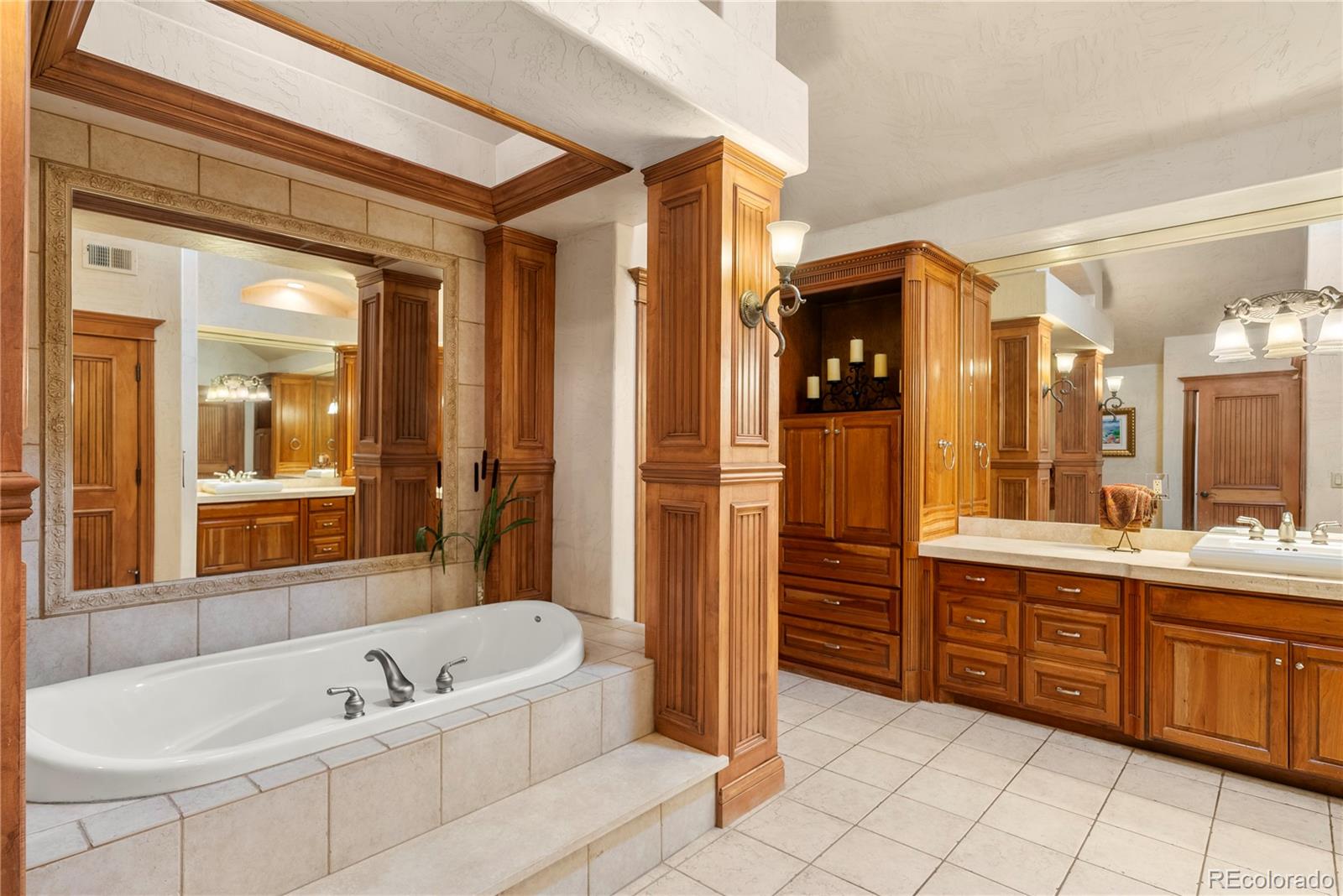 MLS Image #28 for 4  redhawk run,englewood, Colorado