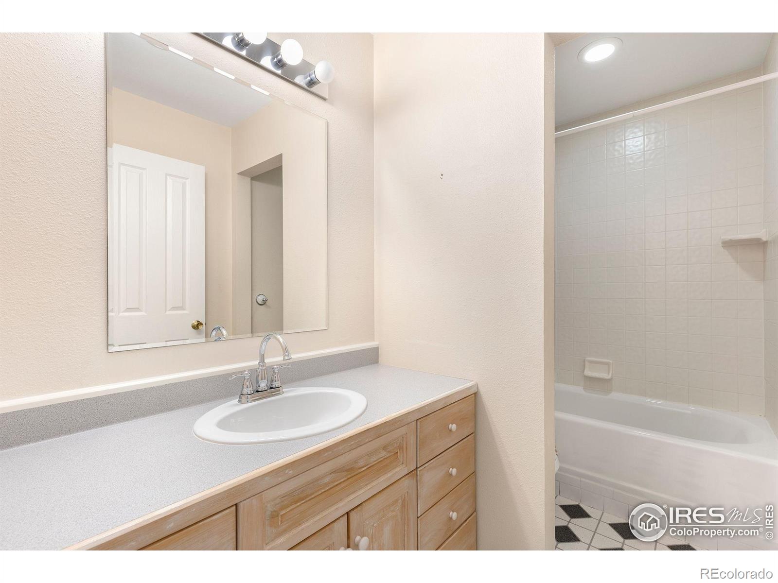 MLS Image #26 for 10481  oxford road,longmont, Colorado