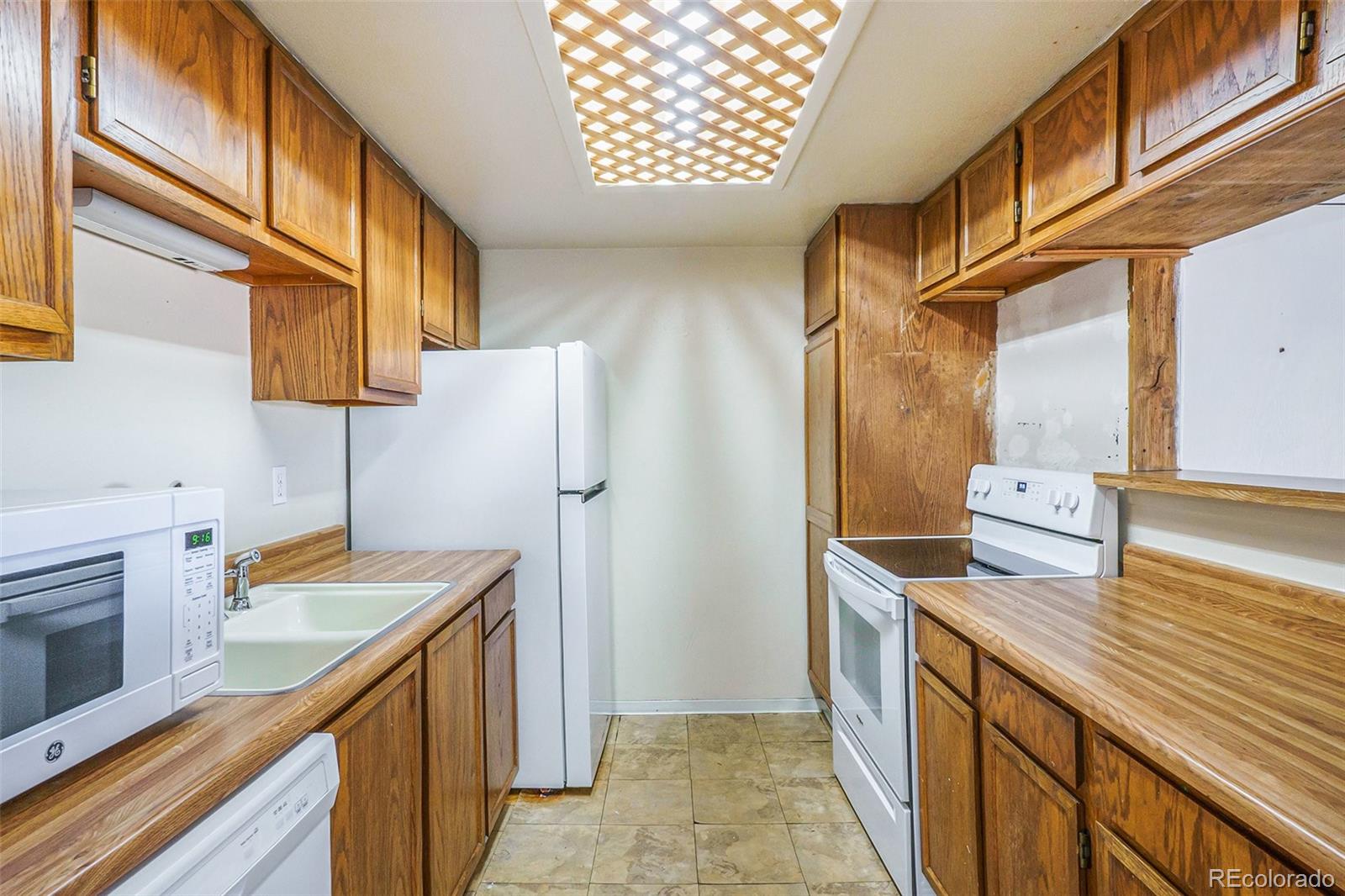 MLS Image #5 for 904 s walden way,aurora, Colorado