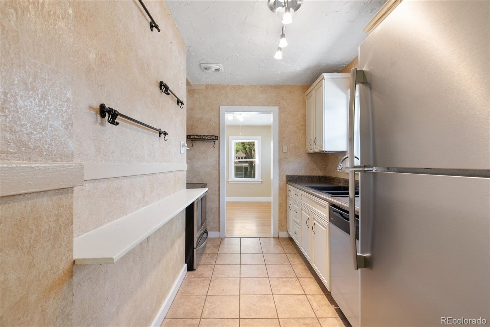MLS Image #12 for 924 e saint vrain street,colorado springs, Colorado
