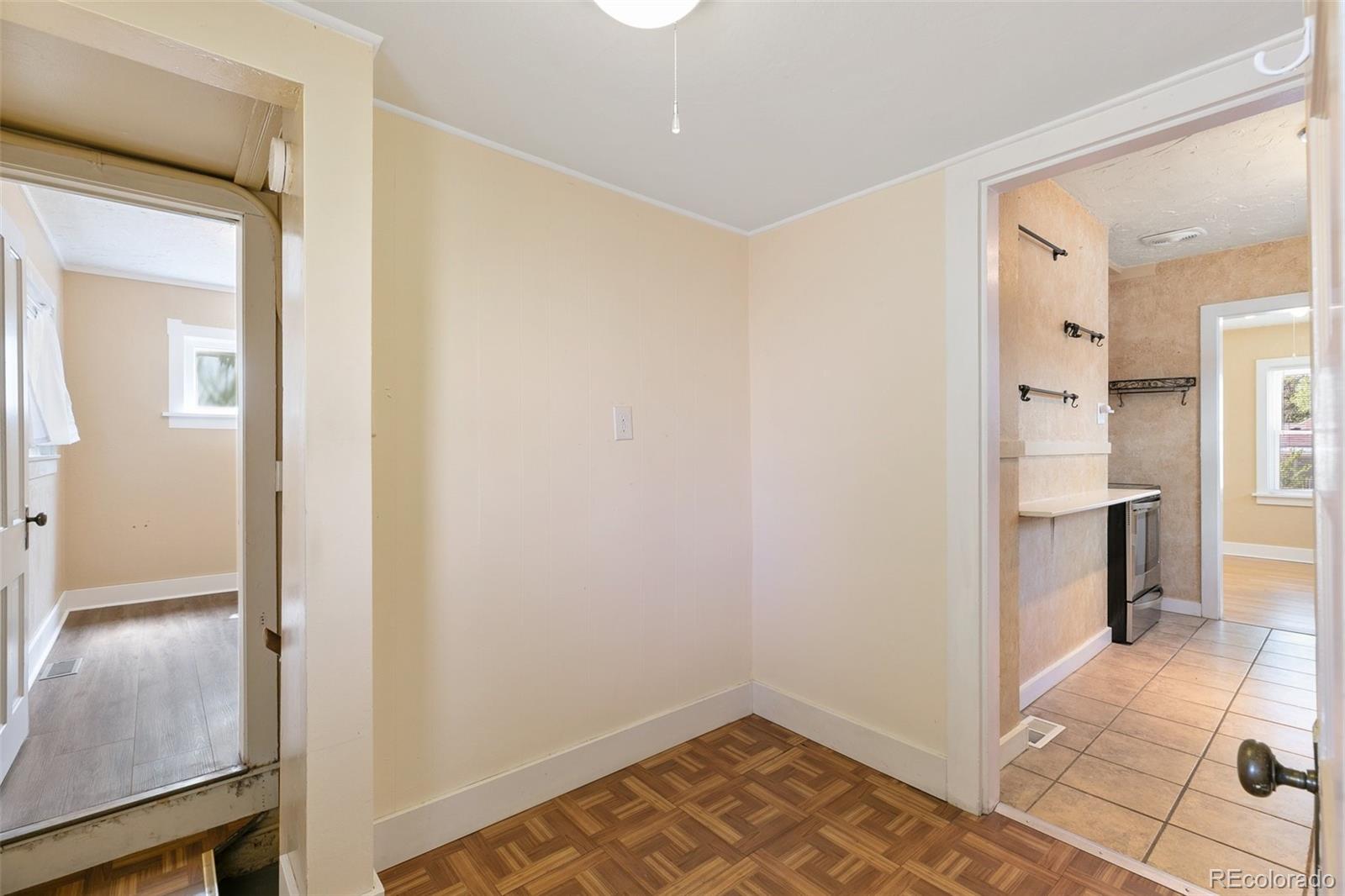 MLS Image #13 for 924 e saint vrain street,colorado springs, Colorado