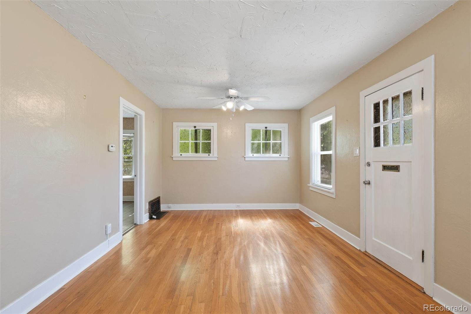 MLS Image #3 for 924 e saint vrain street,colorado springs, Colorado
