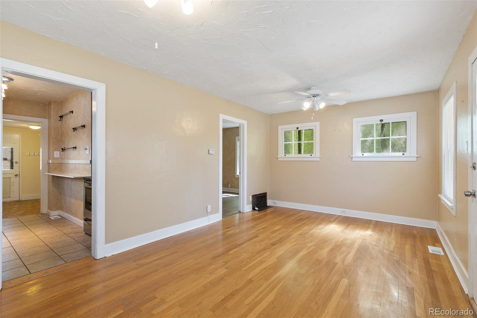 MLS Image #5 for 924 e saint vrain street,colorado springs, Colorado