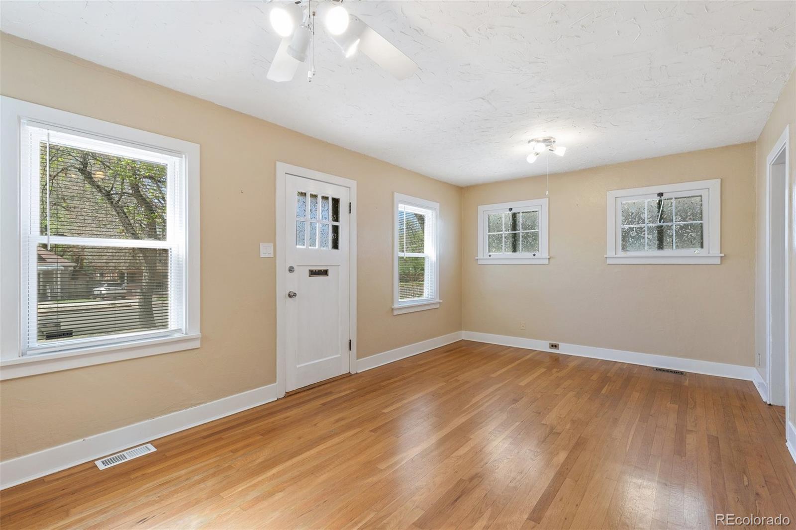 MLS Image #6 for 924 e saint vrain street,colorado springs, Colorado