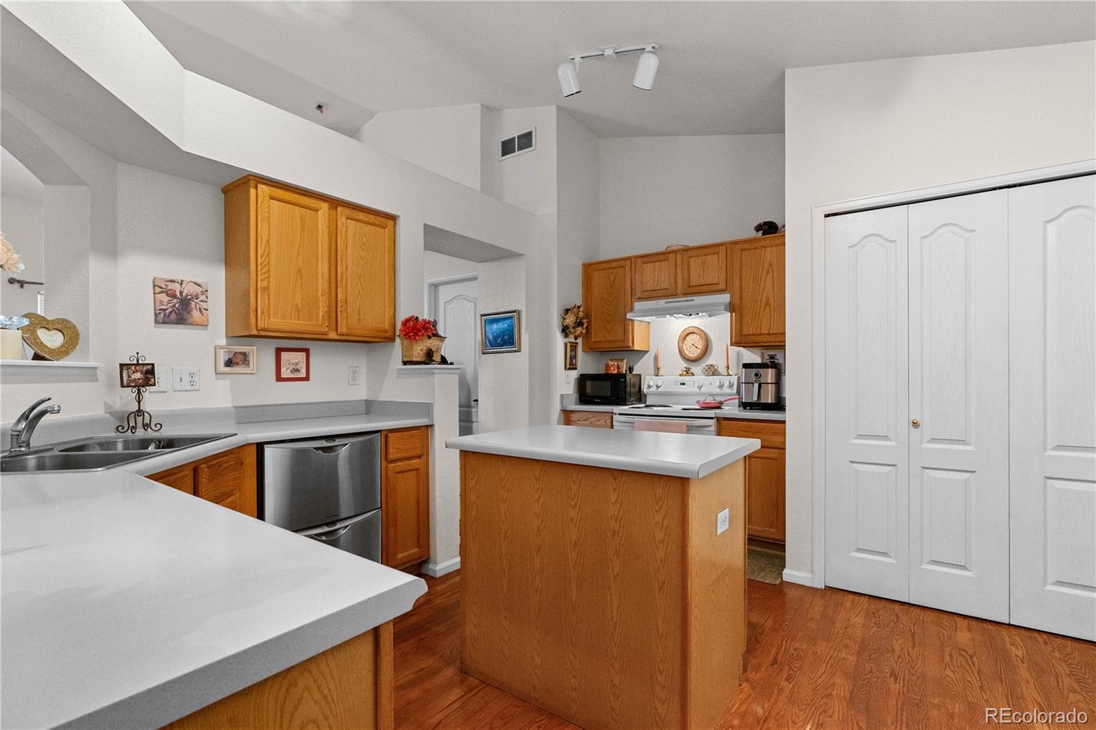 MLS Image #13 for 9567  brentwood way,broomfield, Colorado