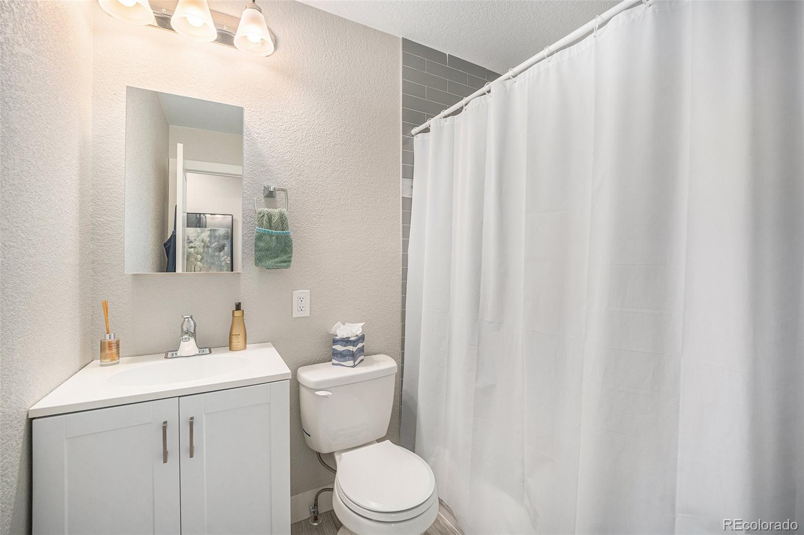 MLS Image #10 for 8299 e kenyon avenue,denver, Colorado