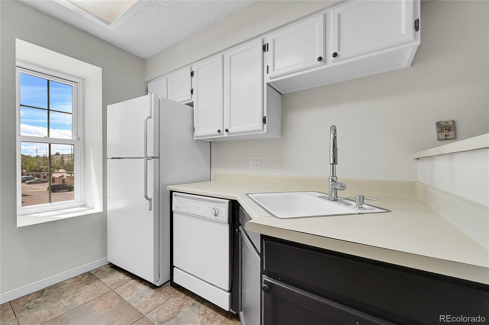 MLS Image #12 for 980 s dahlia street,denver, Colorado