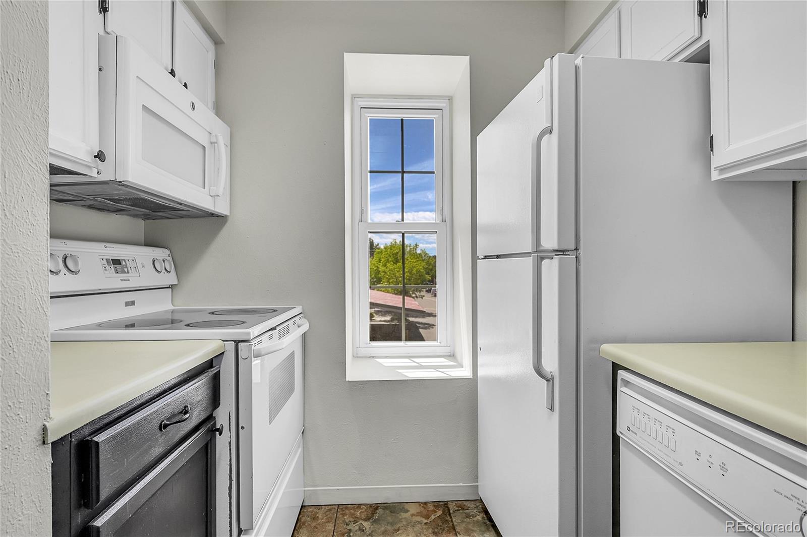 MLS Image #13 for 980 s dahlia street,denver, Colorado