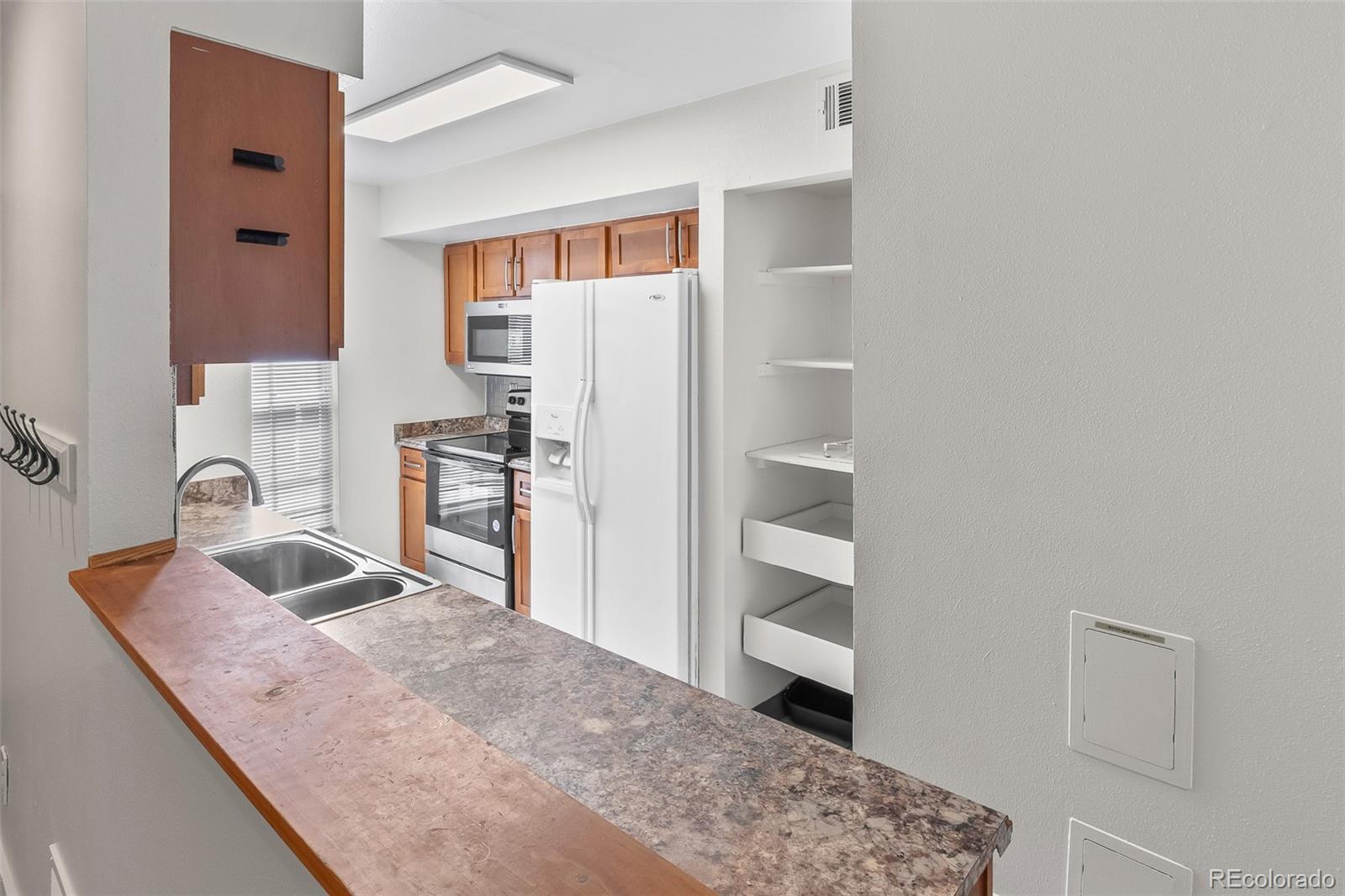 MLS Image #5 for 865 s quebec street,denver, Colorado