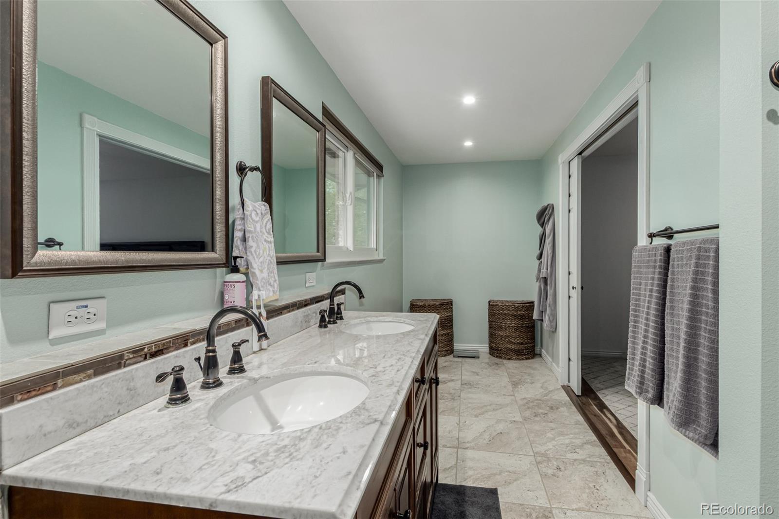 MLS Image #27 for 4643 s vrain street,denver, Colorado