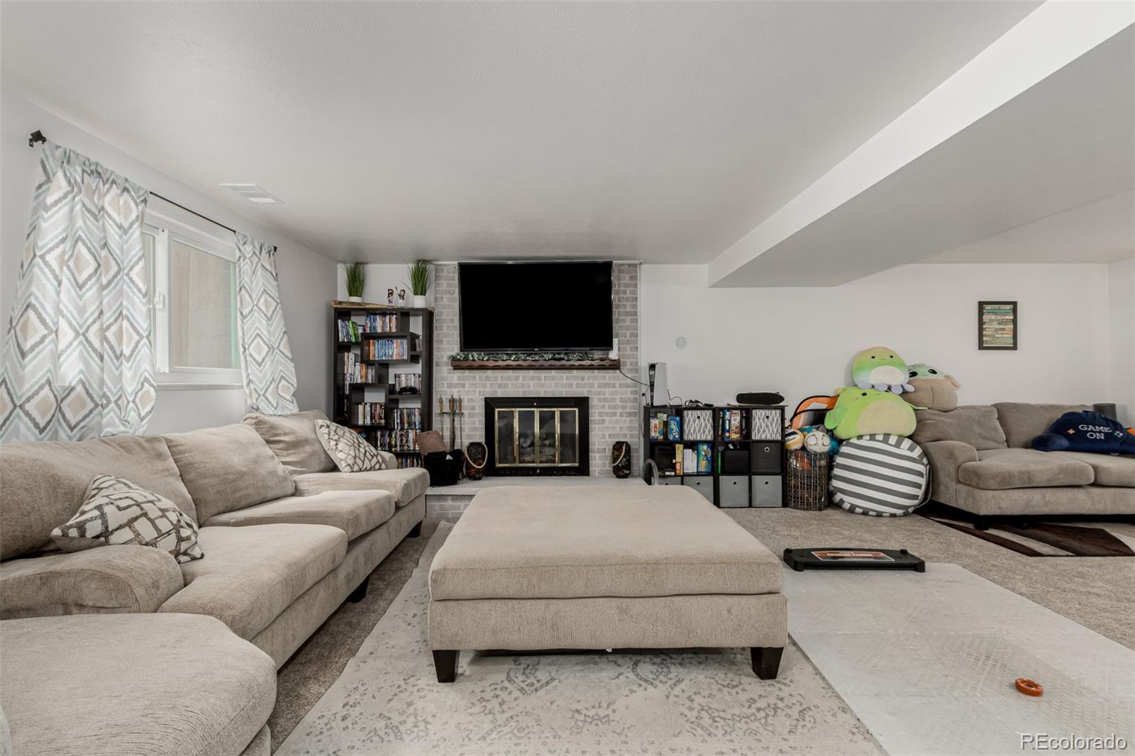 MLS Image #29 for 4643 s vrain street,denver, Colorado