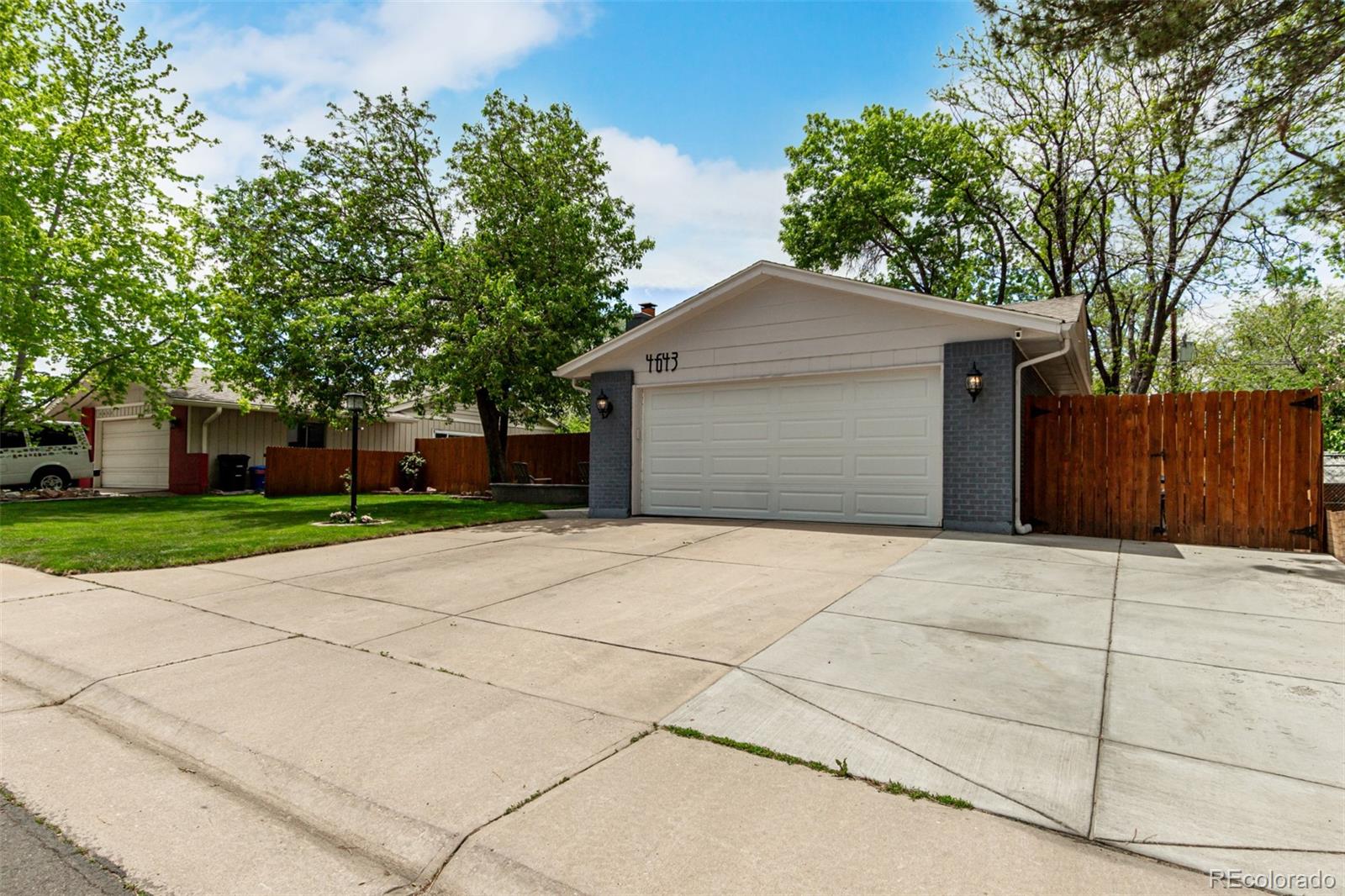 MLS Image #3 for 4643 s vrain street,denver, Colorado