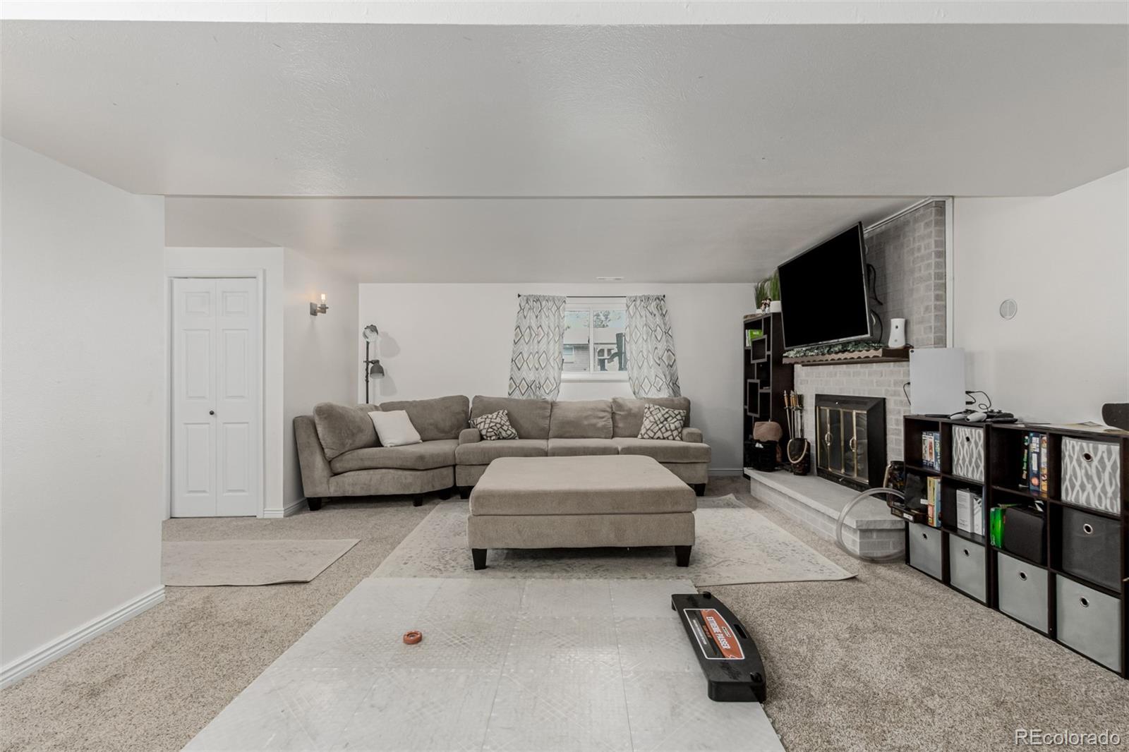 MLS Image #31 for 4643 s vrain street,denver, Colorado