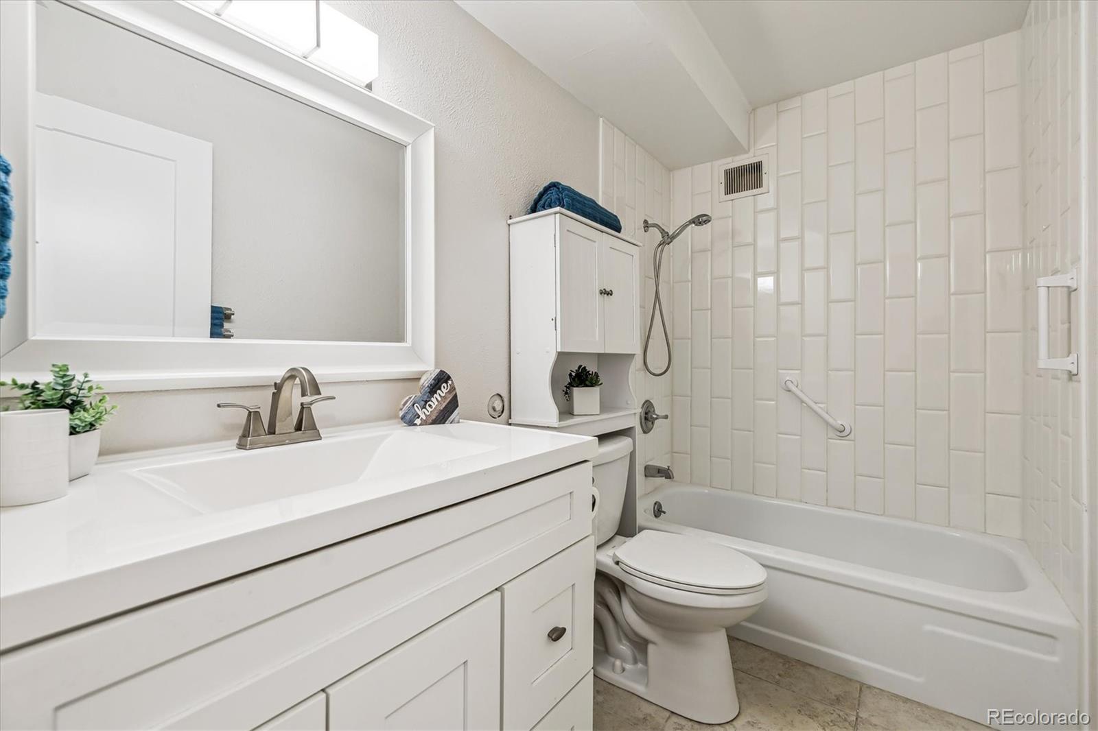 MLS Image #17 for 650 s alton way,denver, Colorado