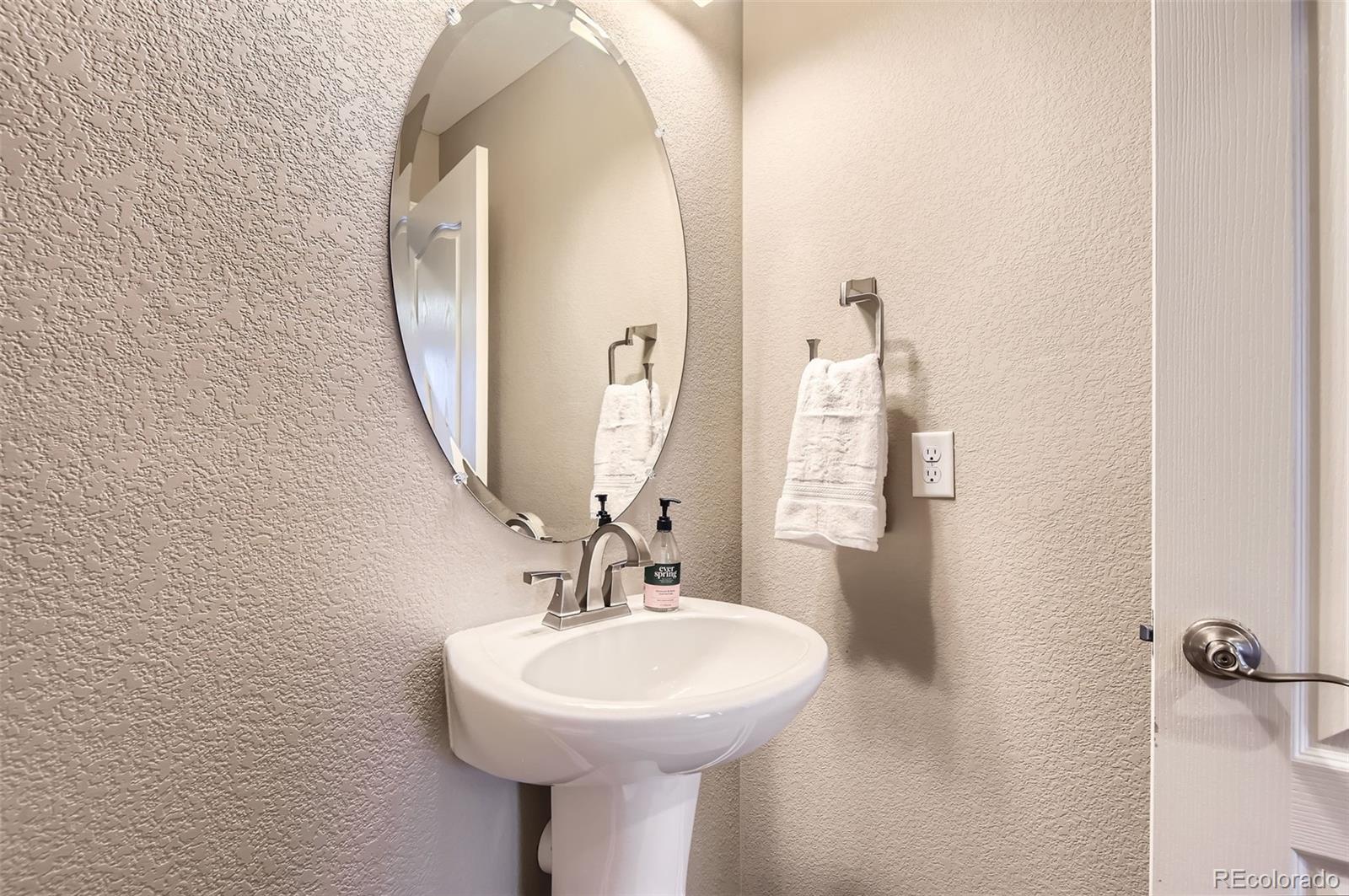 MLS Image #7 for 4545 s monaco street,denver, Colorado