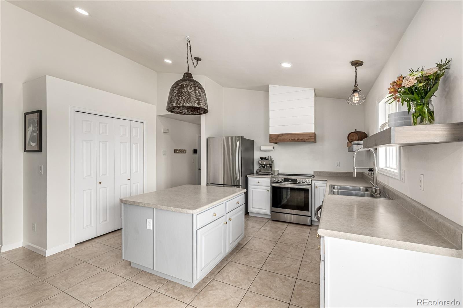 MLS Image #14 for 1153 e linda avenue,pueblo, Colorado