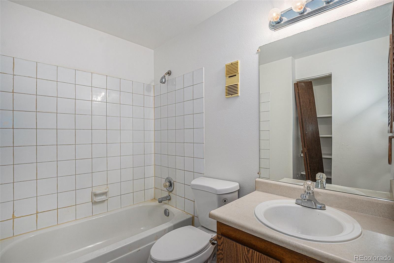 MLS Image #7 for 14171 e jewell avenue,aurora, Colorado