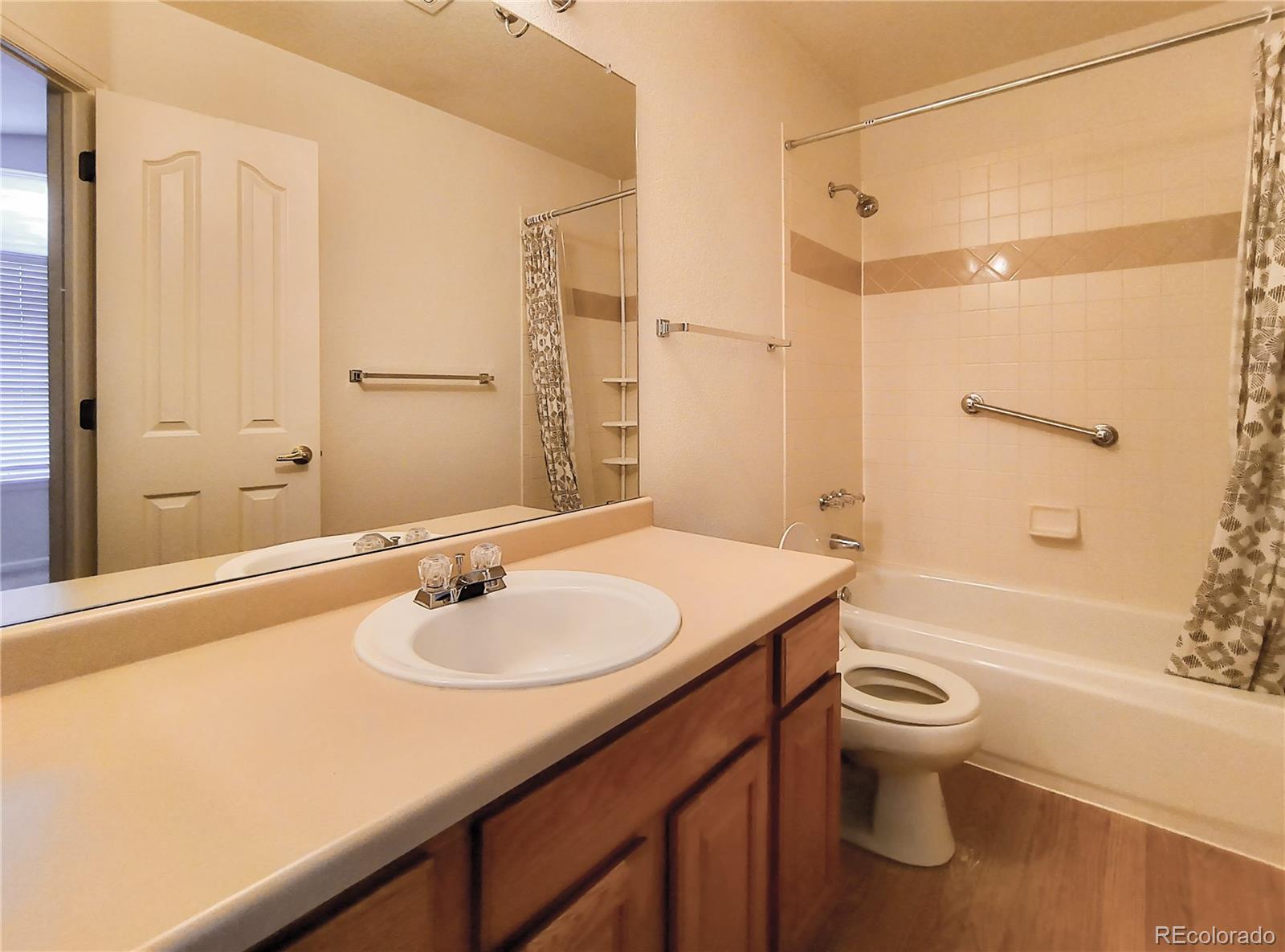 MLS Image #13 for 6407 s dallas court,englewood, Colorado