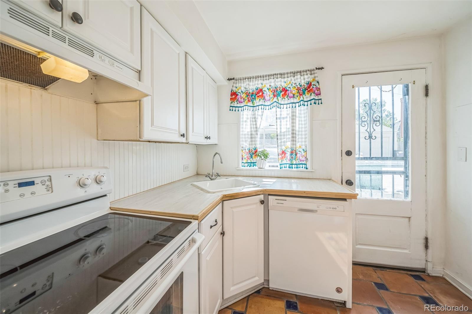 MLS Image #8 for 2858  jasmine street,denver, Colorado