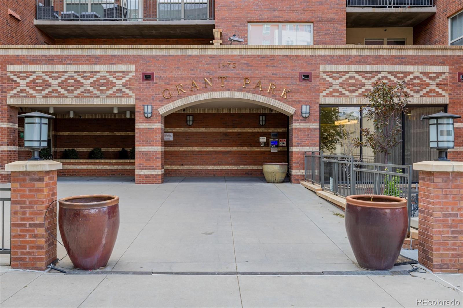 MLS Image #28 for 1975 n grant street,denver, Colorado