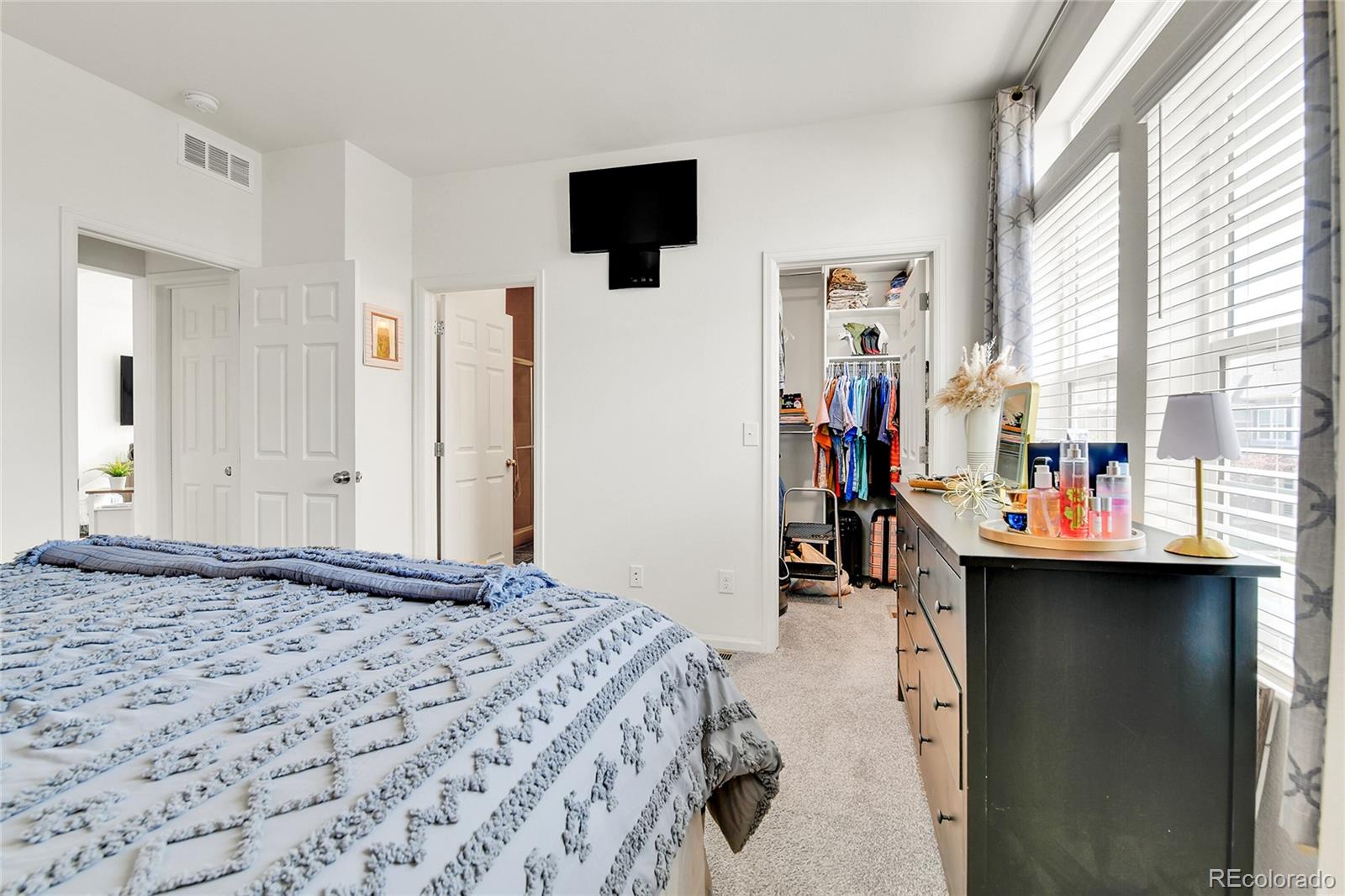 MLS Image #19 for 240 s oak hill street,aurora, Colorado