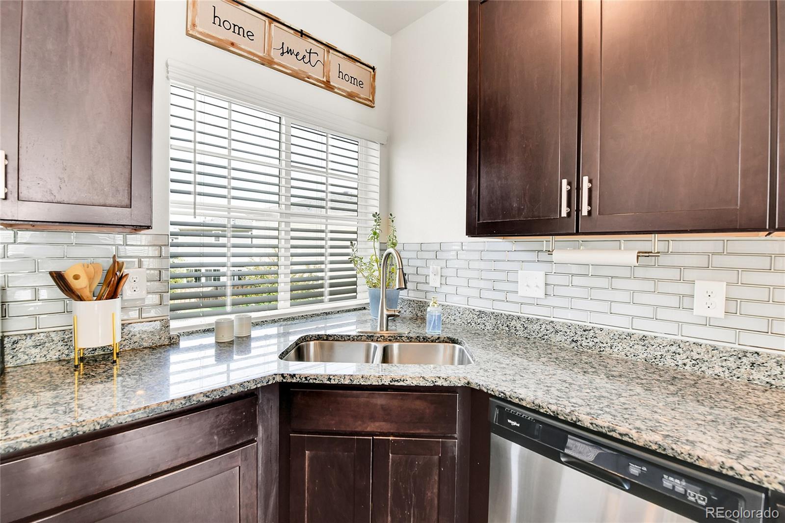 MLS Image #9 for 240 s oak hill street,aurora, Colorado