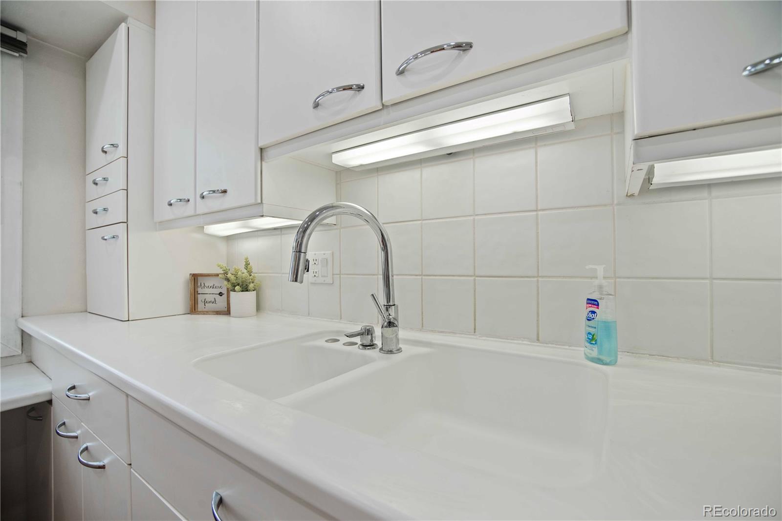 MLS Image #9 for 5821 e ithaca place,denver, Colorado