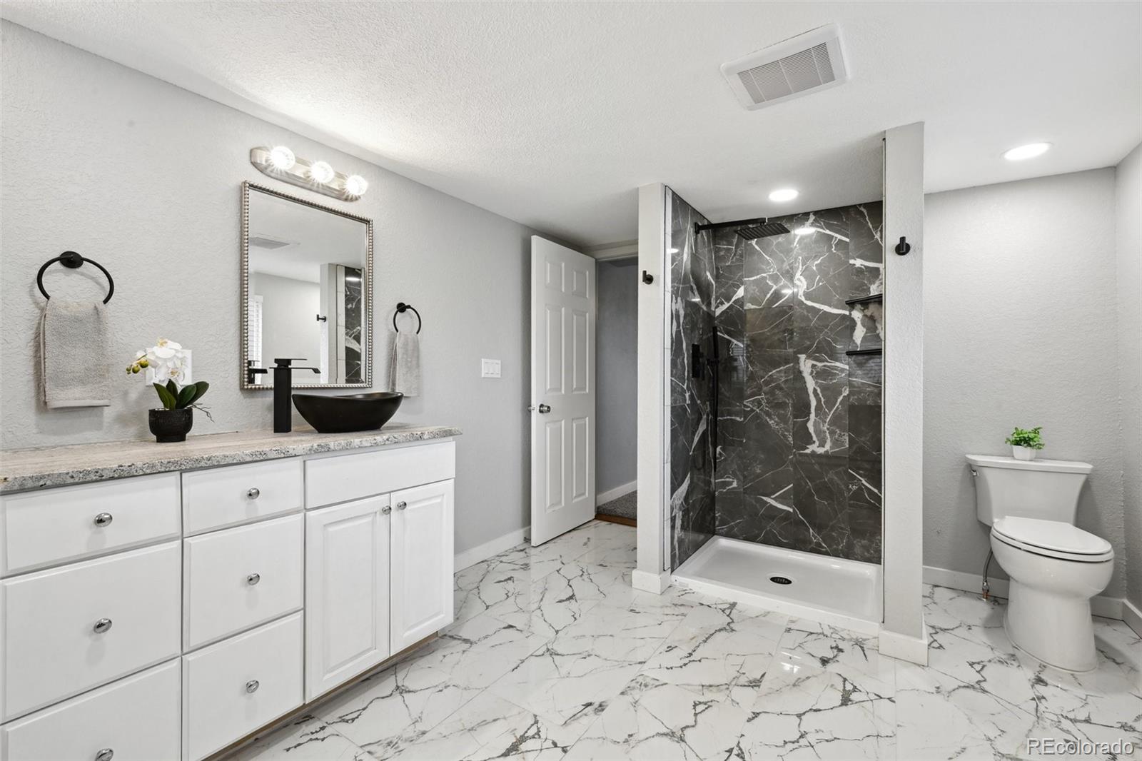 MLS Image #13 for 3930 s hazel court,englewood, Colorado