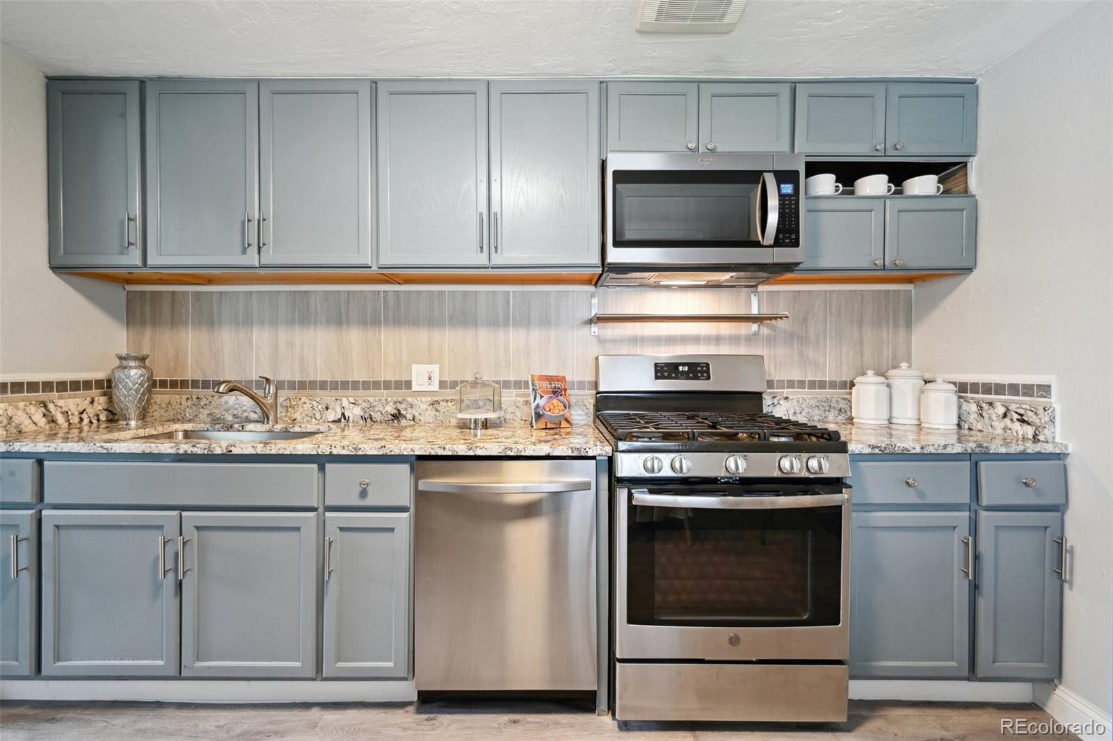 MLS Image #7 for 3930 s hazel court,englewood, Colorado