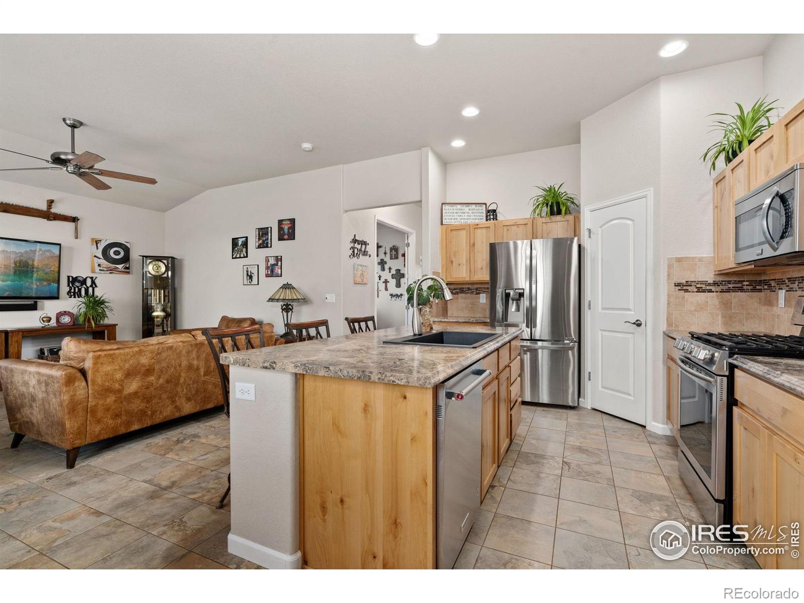 MLS Image #5 for 871  shade tree drive,windsor, Colorado