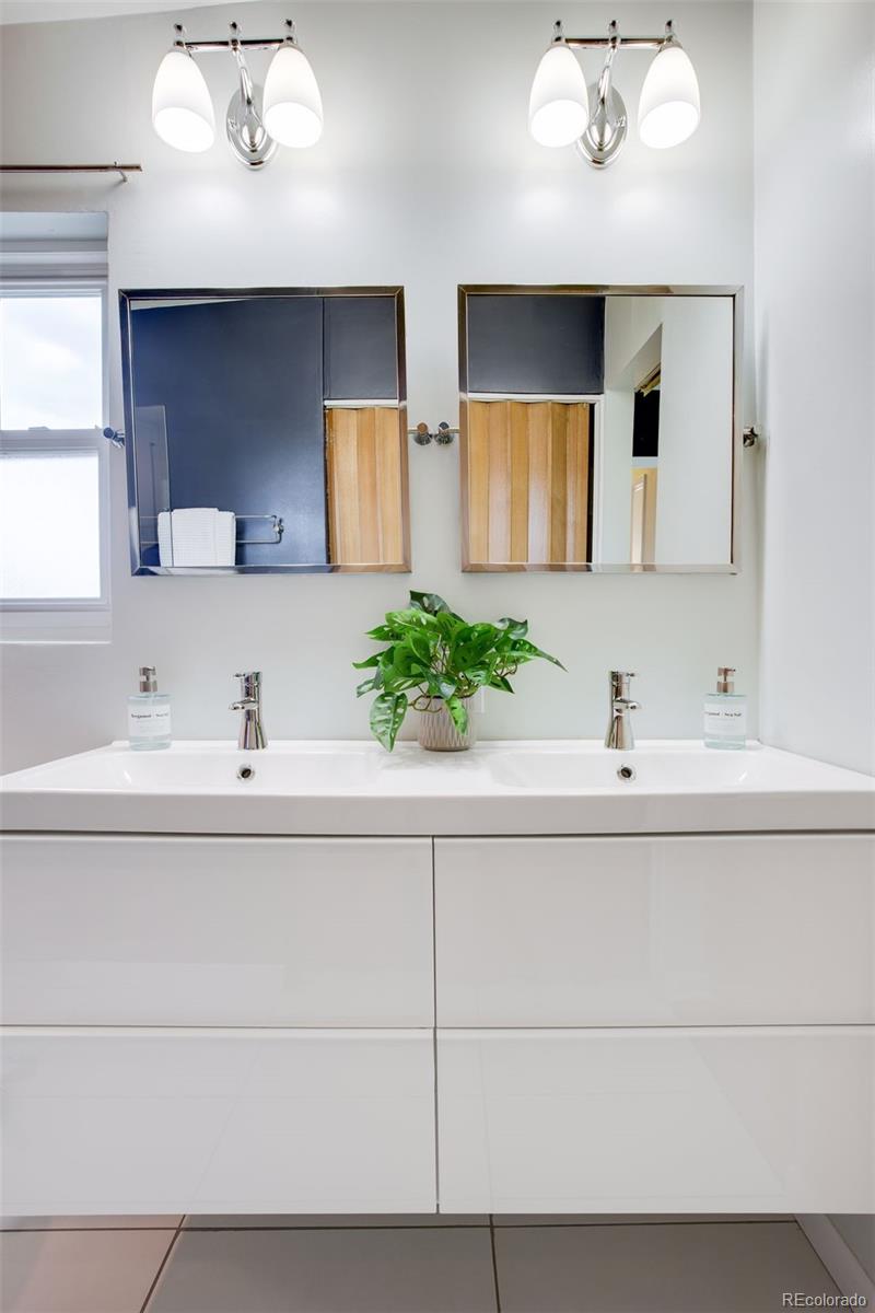 MLS Image #11 for 260 s jasmine street,denver, Colorado