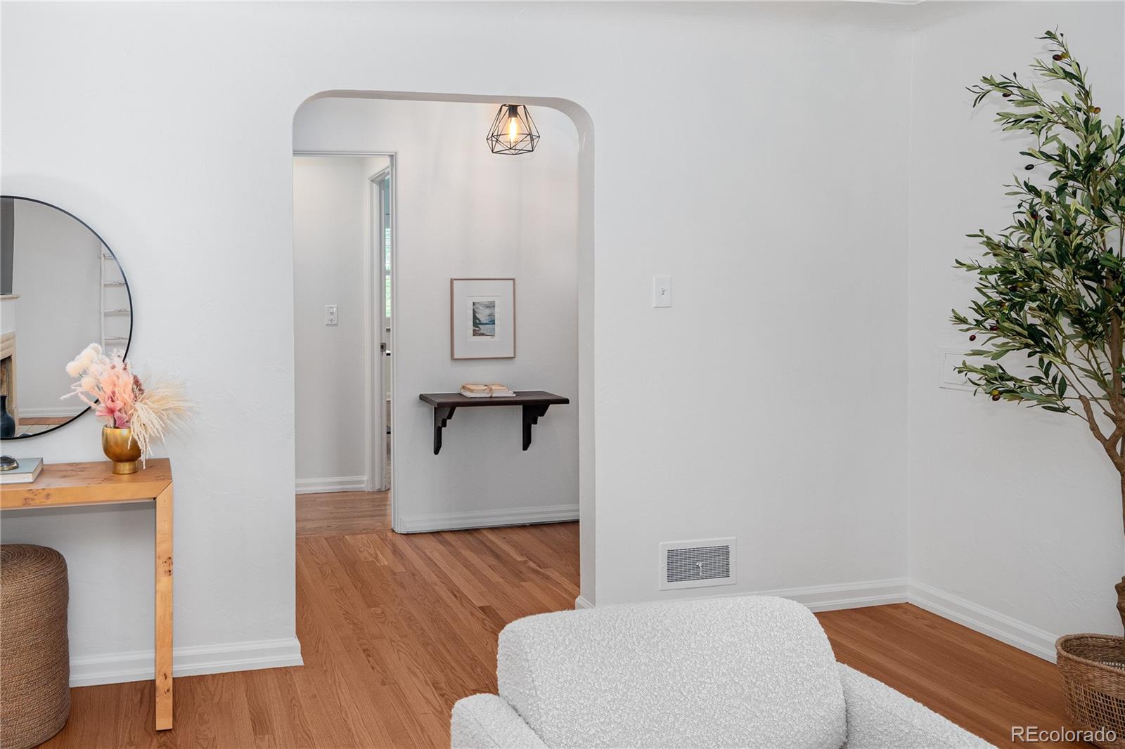 MLS Image #11 for 801 s harrison street,denver, Colorado