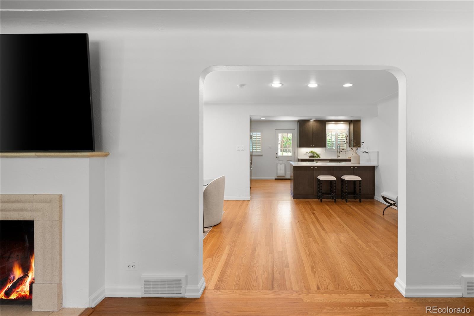 MLS Image #13 for 801 s harrison street,denver, Colorado