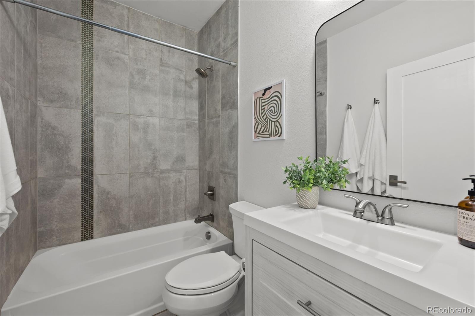 MLS Image #14 for 3003  california street,denver, Colorado