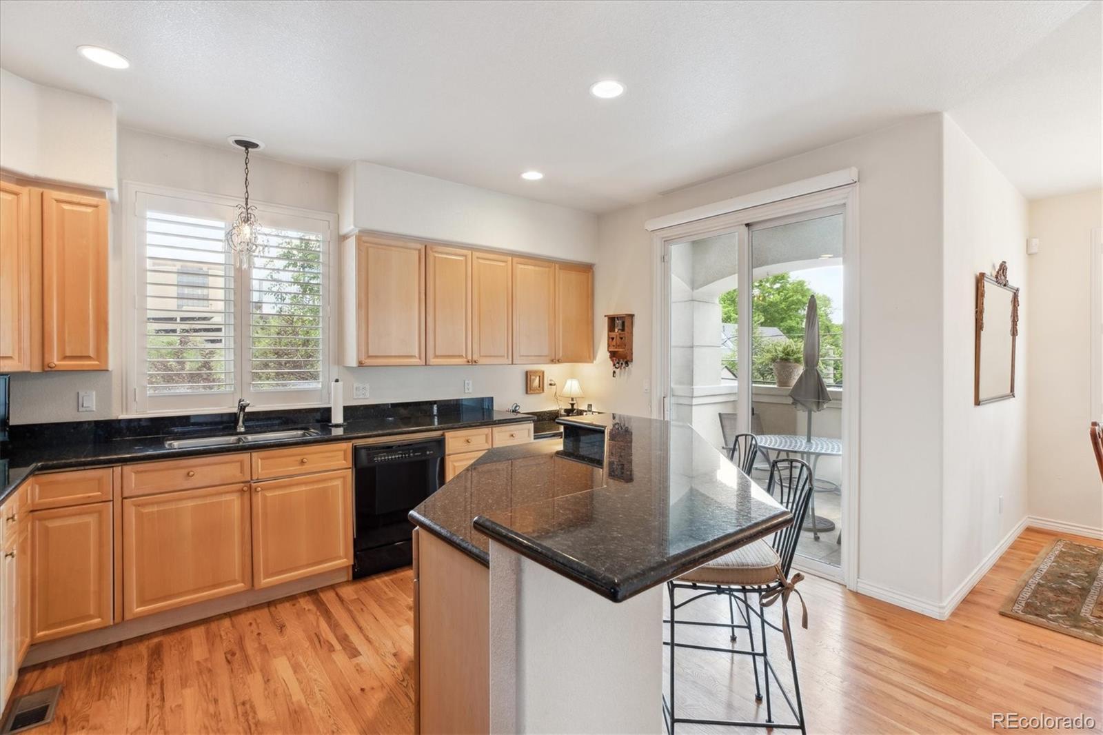 MLS Image #8 for 335  josephine street,denver, Colorado