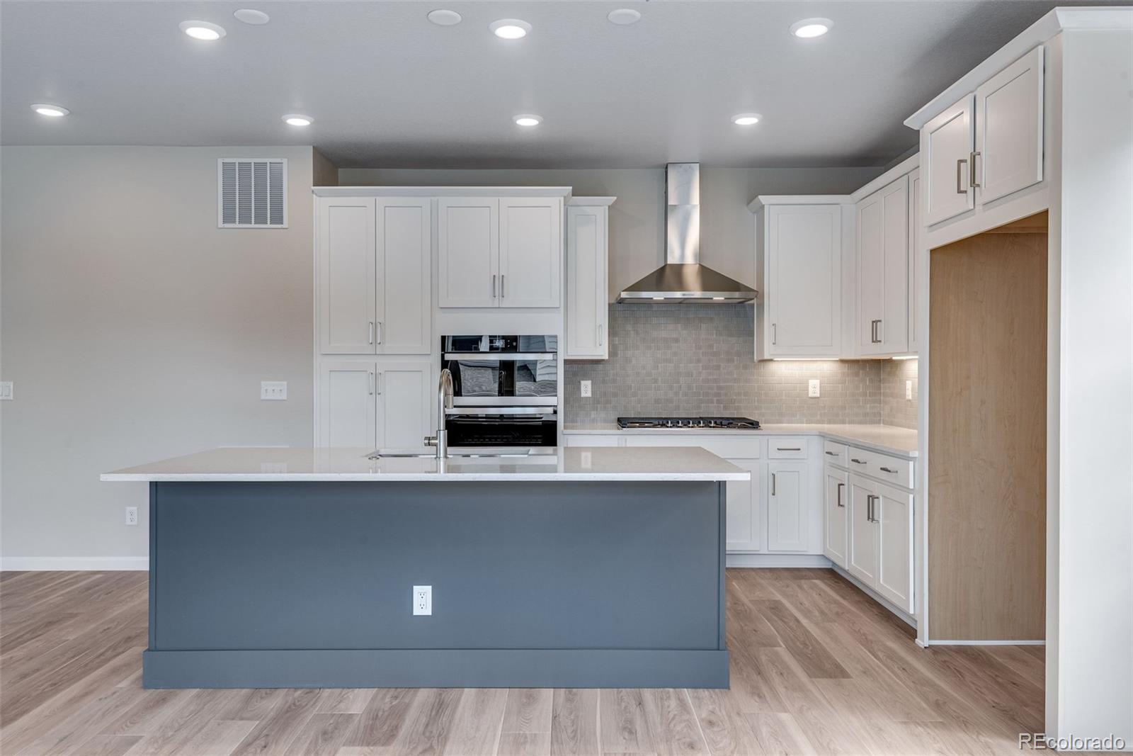 MLS Image #3 for 8581  eckley street,littleton, Colorado