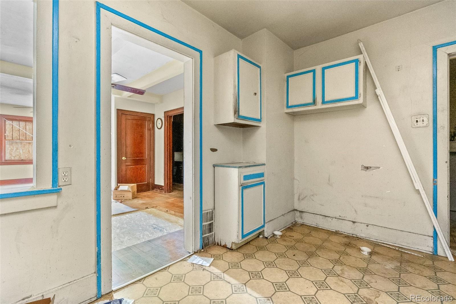 MLS Image #11 for 2701 w mississippi avenue,denver, Colorado