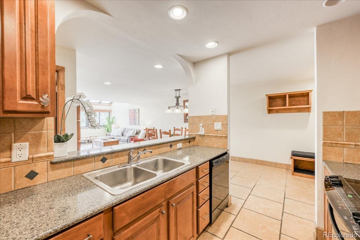 MLS Image #13 for 189  ten mile circle,frisco, Colorado