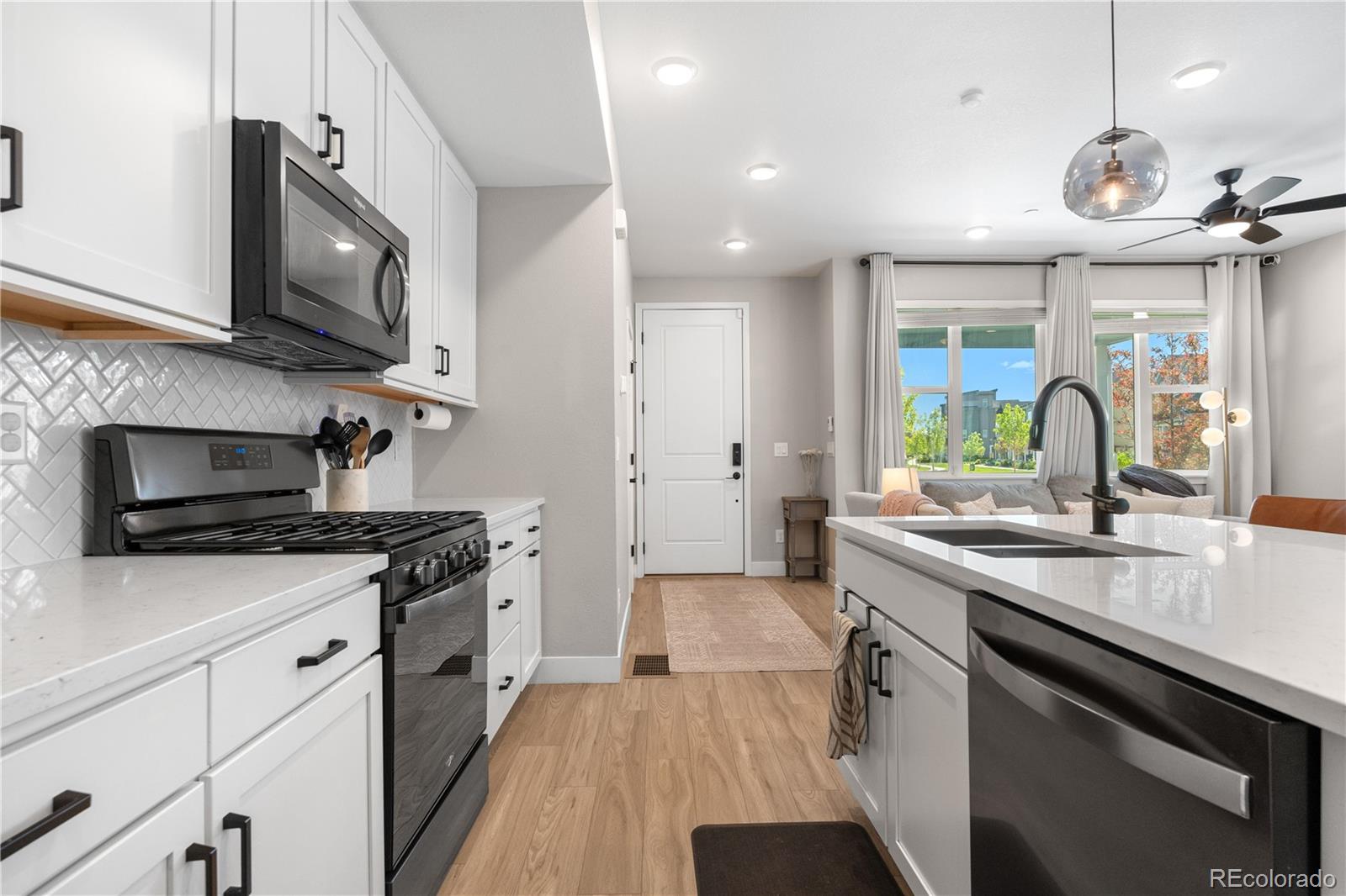 MLS Image #5 for 9768 e 62nd drive,denver, Colorado
