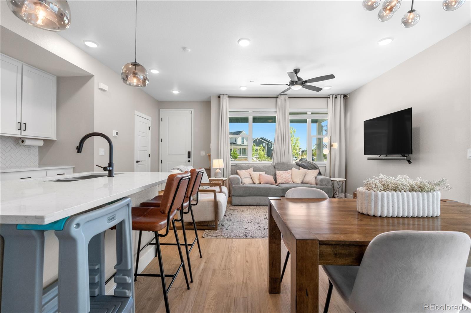 MLS Image #8 for 9768 e 62nd drive,denver, Colorado