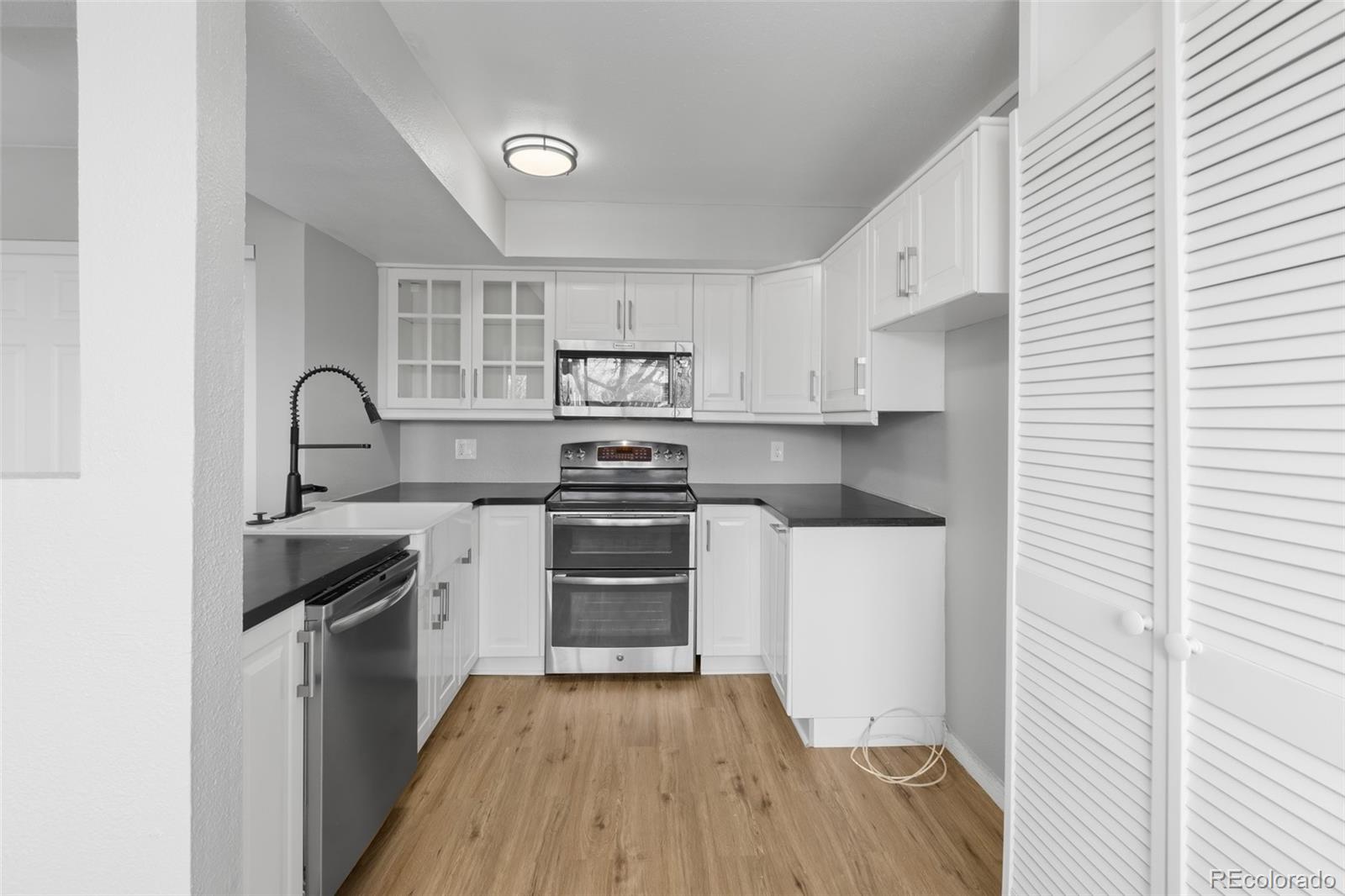MLS Image #5 for 13633 e yale avenue,aurora, Colorado