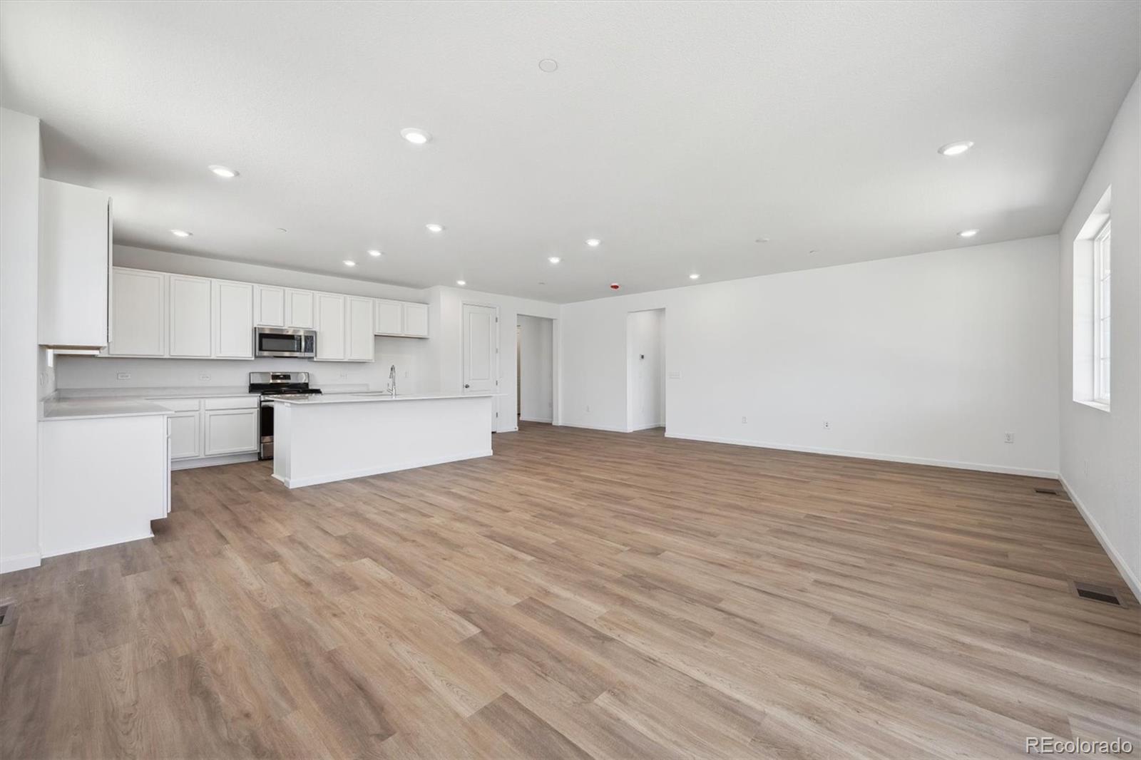 MLS Image #14 for 9061  telluride court,commerce city, Colorado