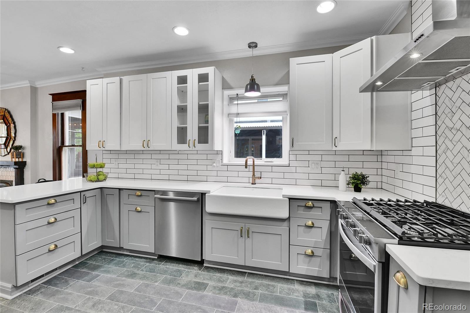 MLS Image #14 for 2096 s logan street,denver, Colorado