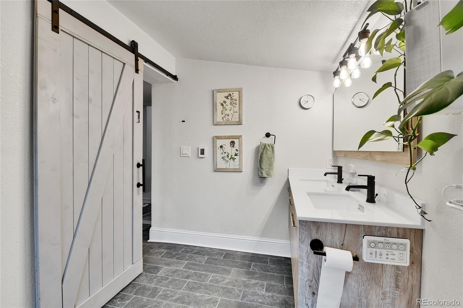 MLS Image #21 for 2096 s logan street,denver, Colorado