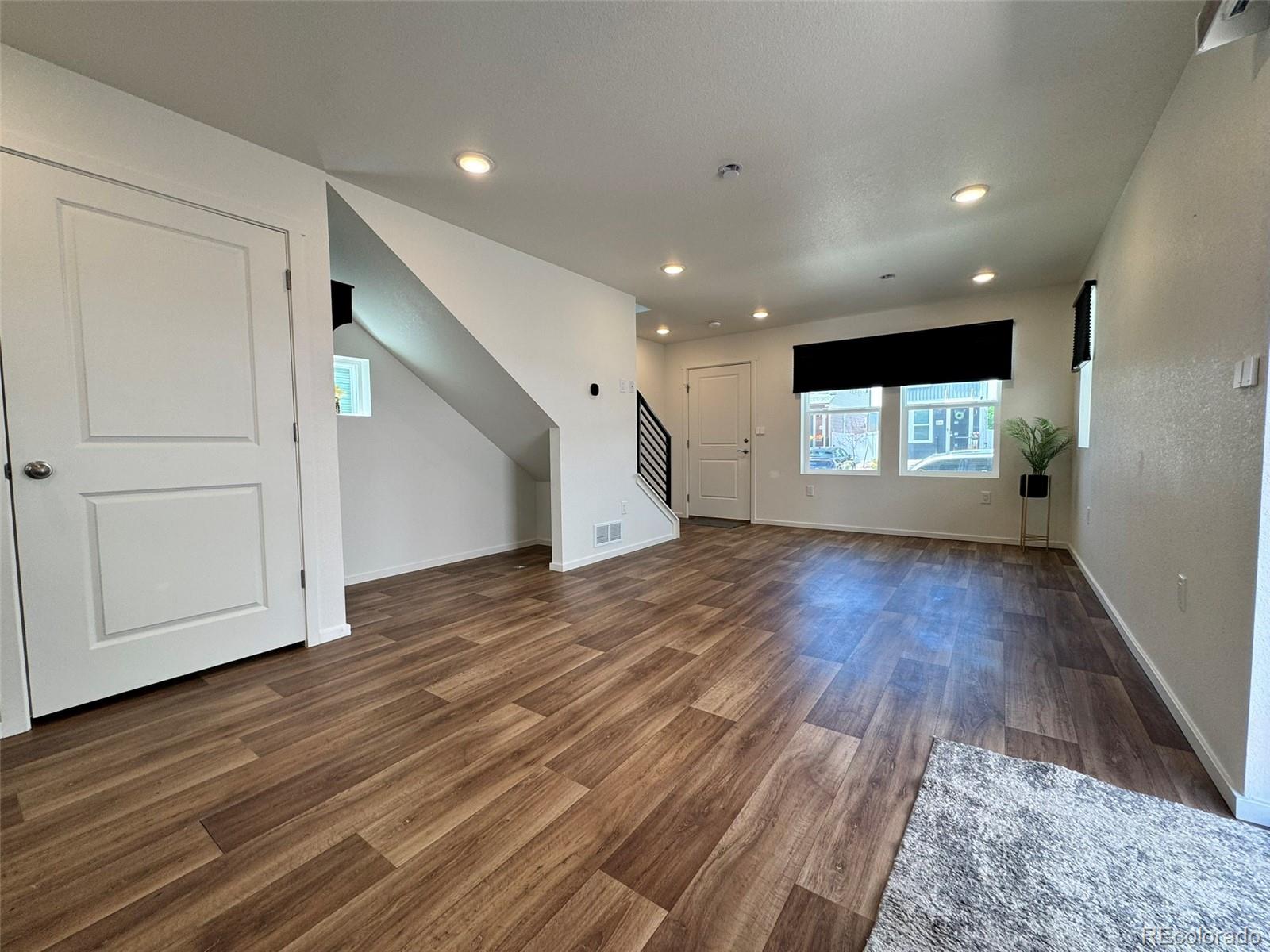 MLS Image #5 for 5060 n walden way,denver, Colorado